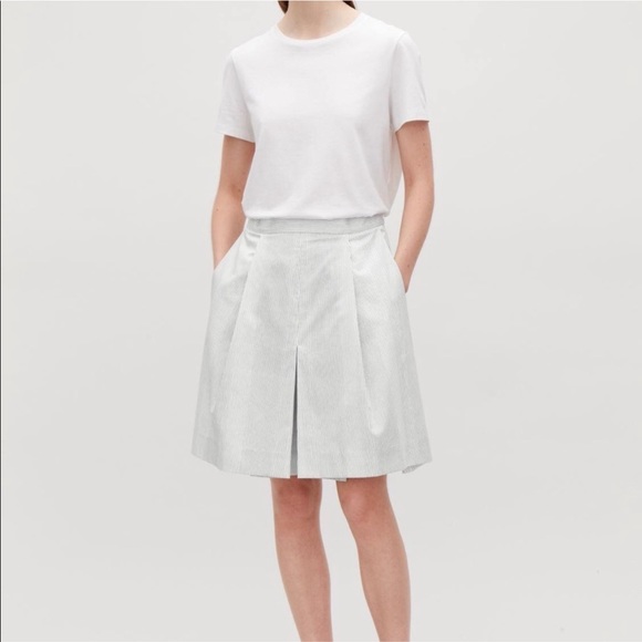 COS Striped Pleated High Rise Gaucho Shorts Preppy Academia Size 4 - Picture 2 of 10